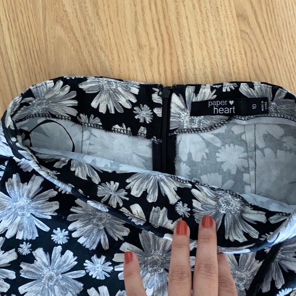 LF - paper heart black and white skort - Picture 3 of 4